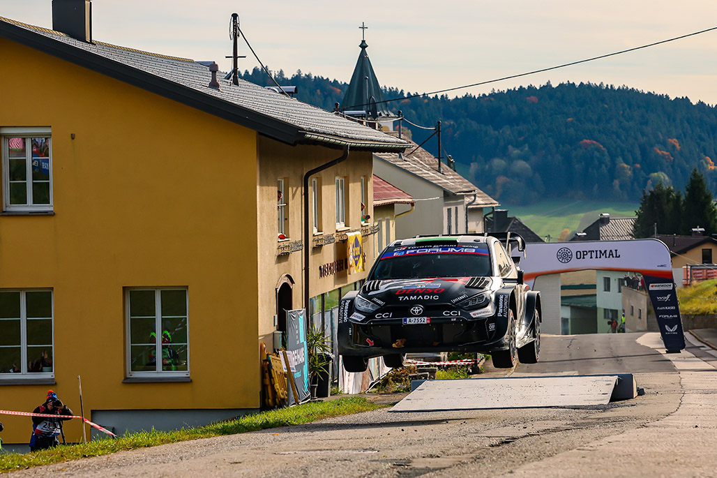 Car 33 (Elfyn Evans, Scott Martin)